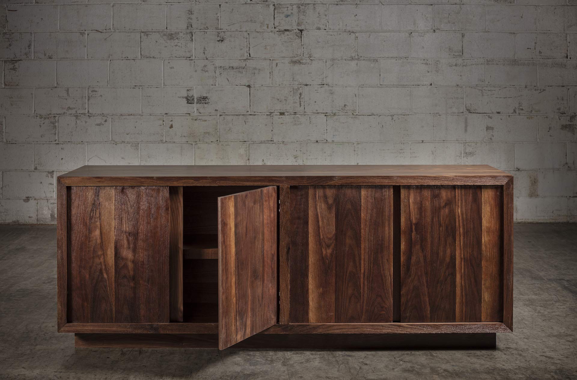 Walnut/Sideboard