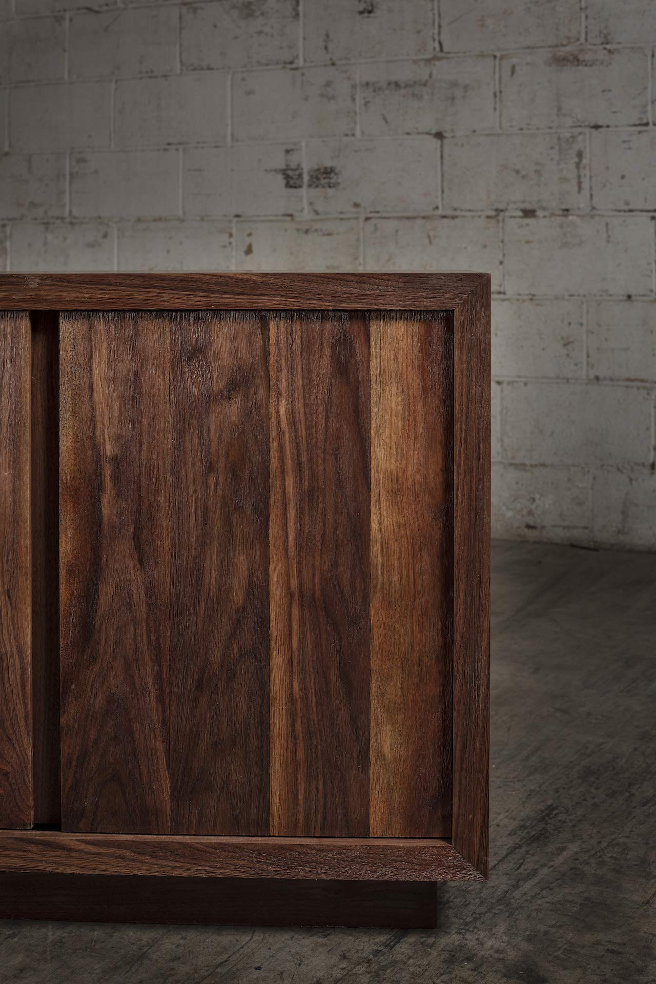 Walnut/Sideboard